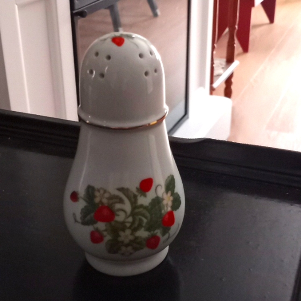 Avon Strawberry sugar shaker